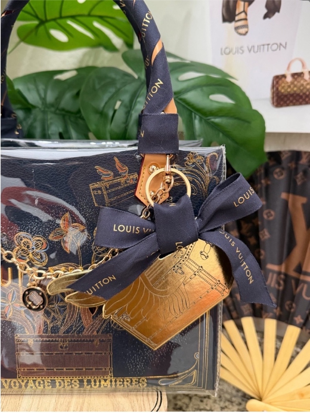 🌲🌲Louis Vuitton Holiday Gift Bag Tote🌲🌲 - Picture 3 of 8